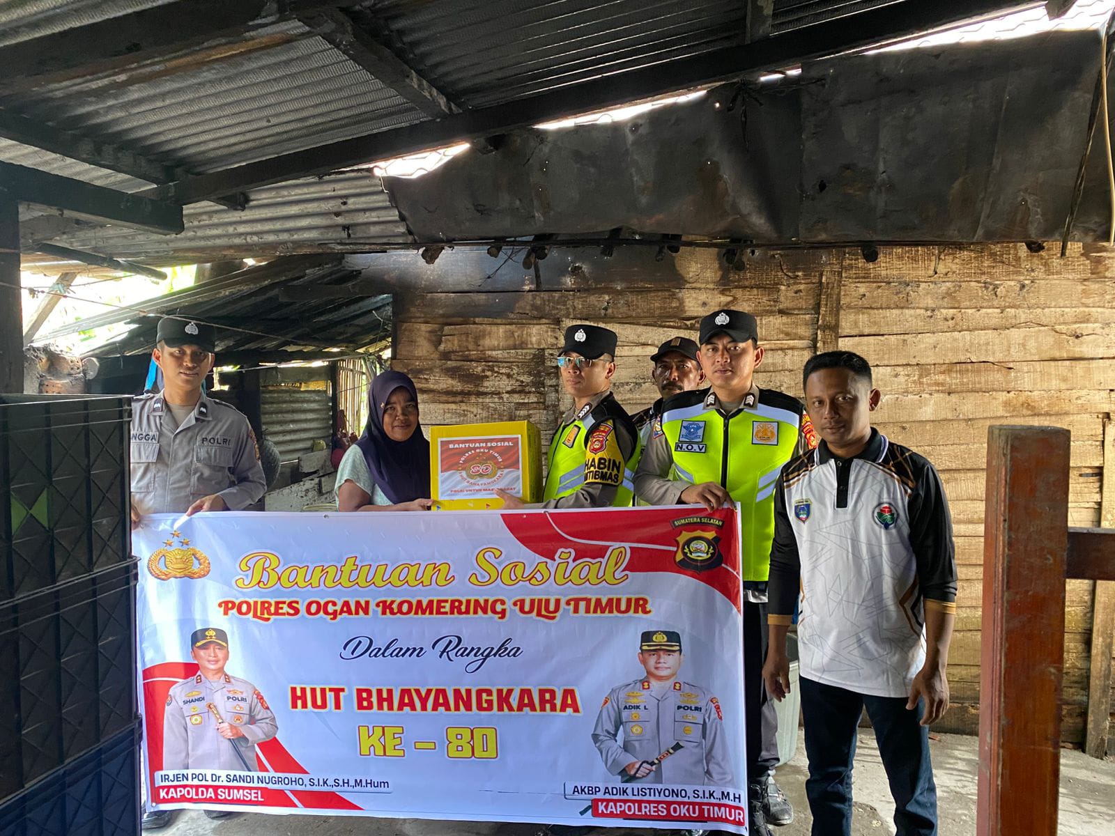Semarakkan Bulan Bakti Bhayangkara ke-80: Polsek Belitang I Salurkan Paket Sembako Secara Door-to-Door Bagi Warga Kurang Mampu