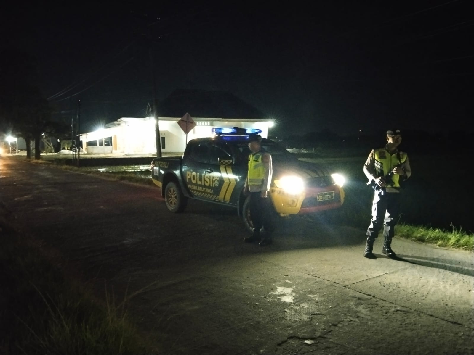 Cegah Kriminalitas Menjelang Fajar: Polsek Belitang I Intensifkan Patroli Mobile KRYD dan Pengawasan Jalur Lintas Desa Gumawang Hingga Sidogede