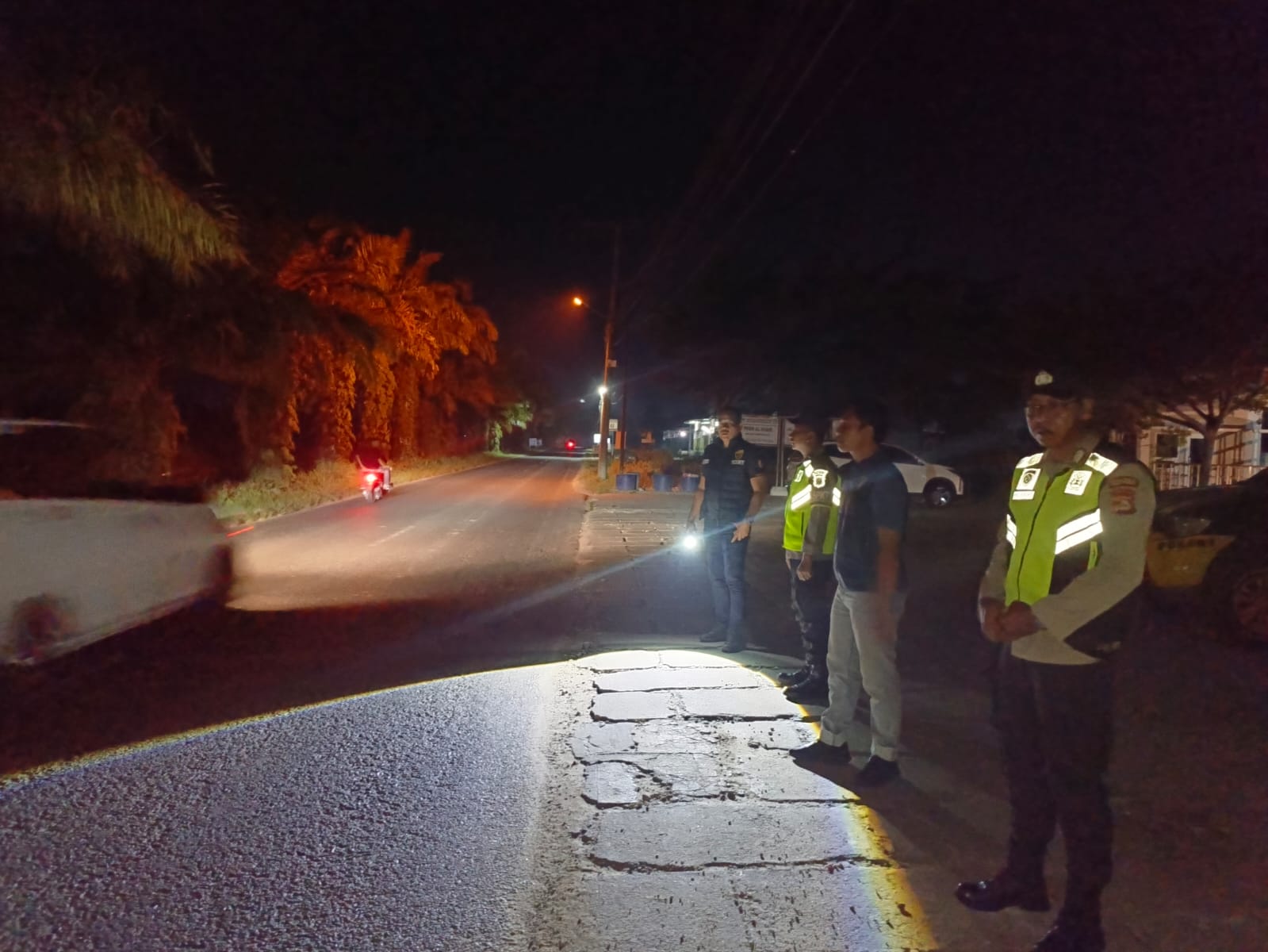 Jaga Ketenteraman Tengah Malam: Personel Gabungan Polsek Belitang I Gelar Patroli KRYD Sekat Aksi Balap Liar dan Kriminalitas 3C di Dua Titik Jalur Poros BK