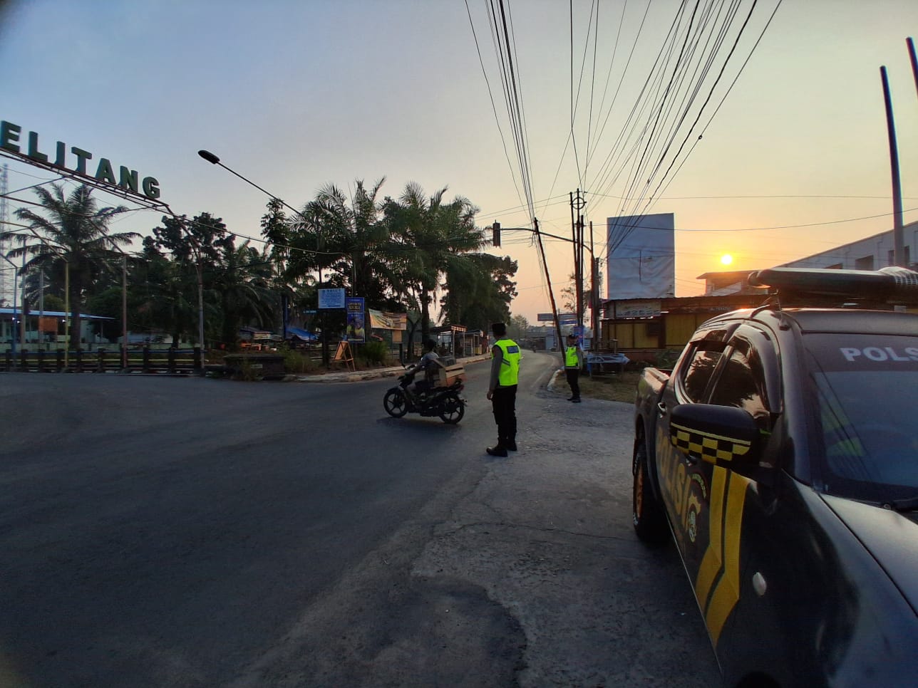 Antisipasi Rawan Laka dan Macet, Polsek Belitang I Gelar ‘Strong Point’ Pagi Hari