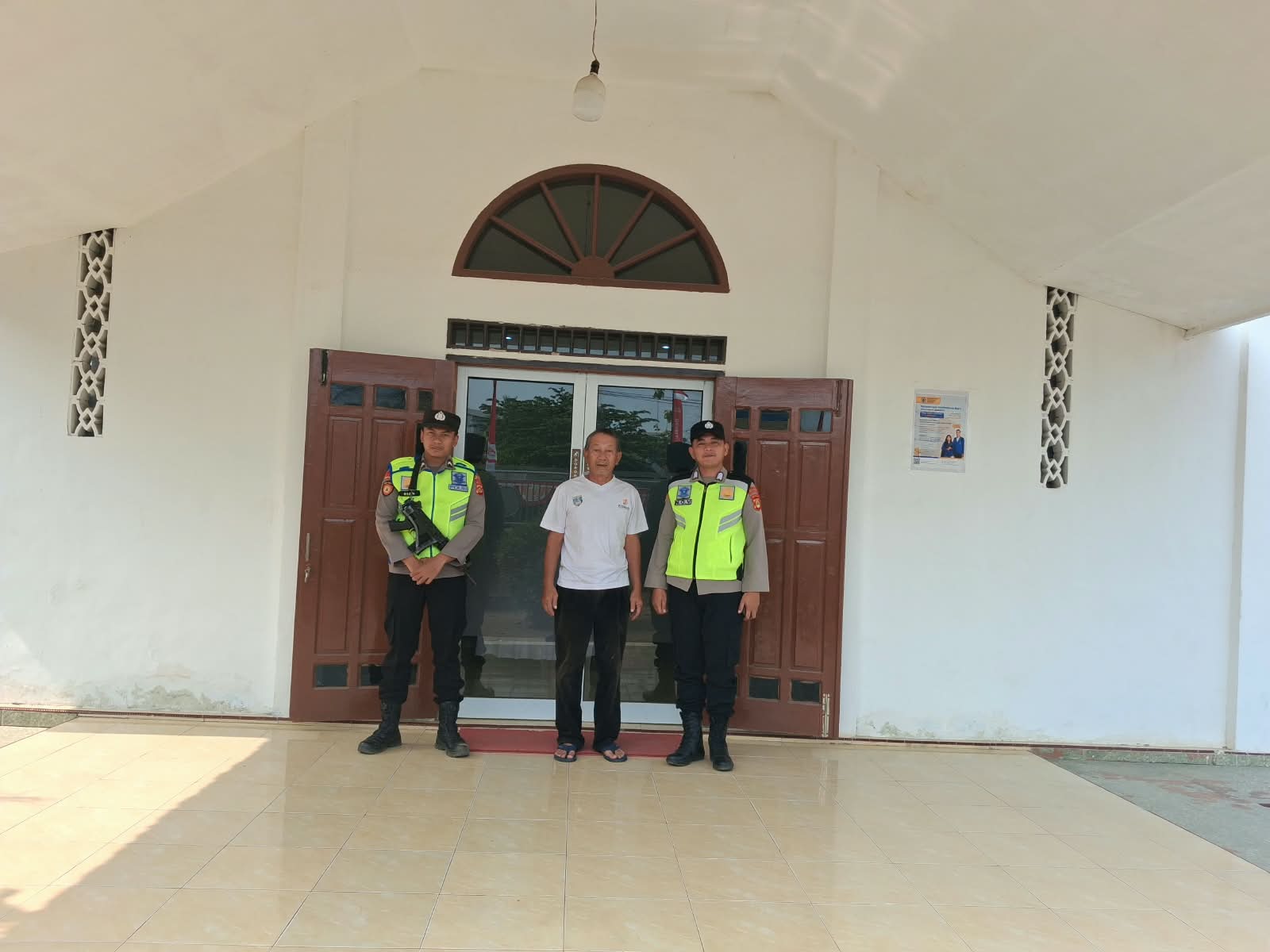Penjagaan Ketat Area Gereja GKSBS Tegalrejo Jamin Kenyamanan Beribadah Puluhan Jemaat