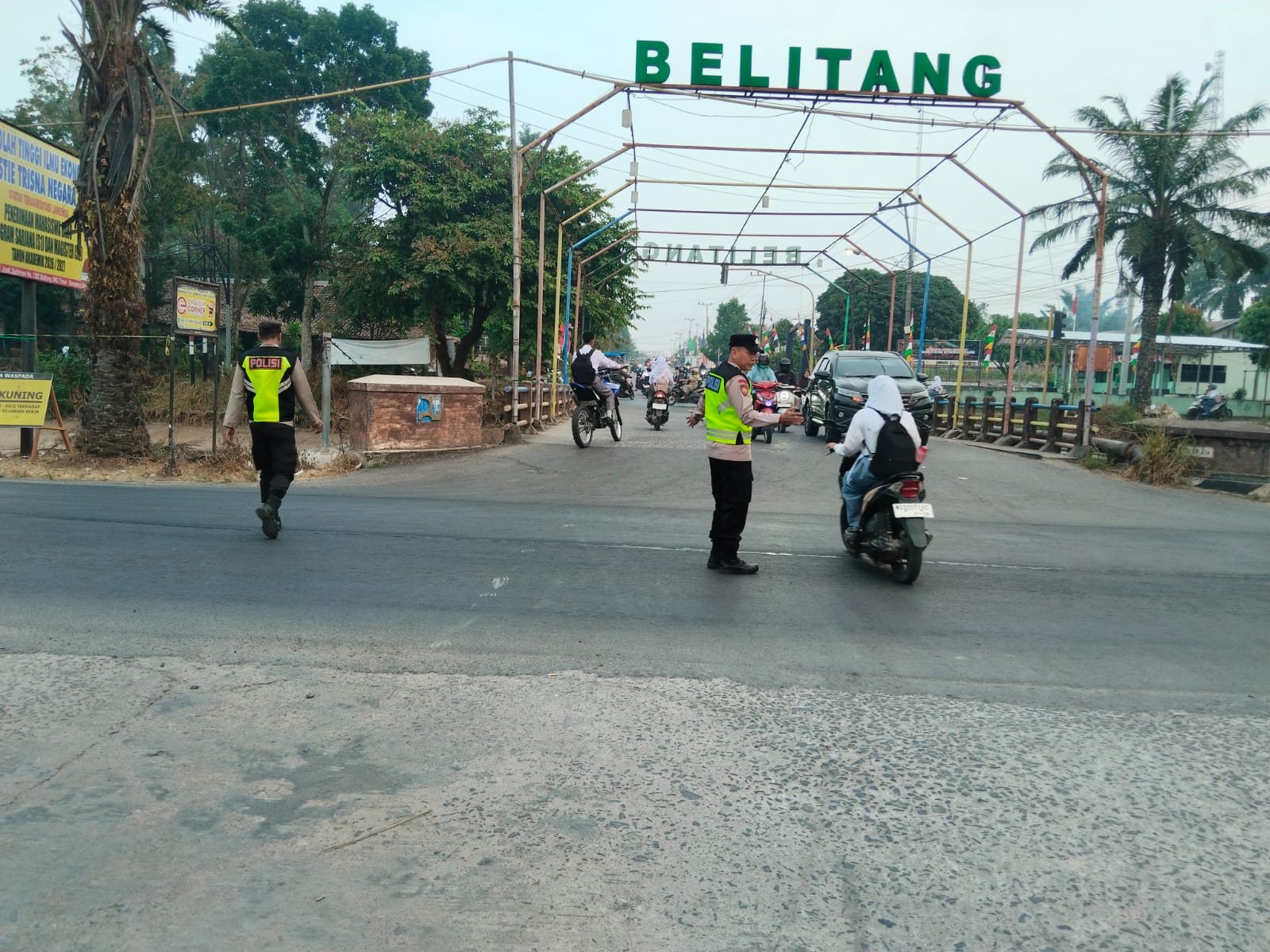 Jamin Keselamatan Warga di Pagi Hari, Polsek Belitang I Gelar Strong Point di Titik Rawan Kemacetan