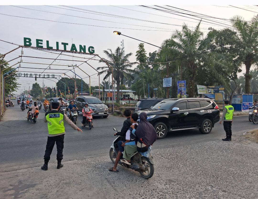 Antisipasi Kemacetan Jam Sibuk Pagi, Polsek Belitang I Lakukan Pengamanan Jalur dan Strong Point
