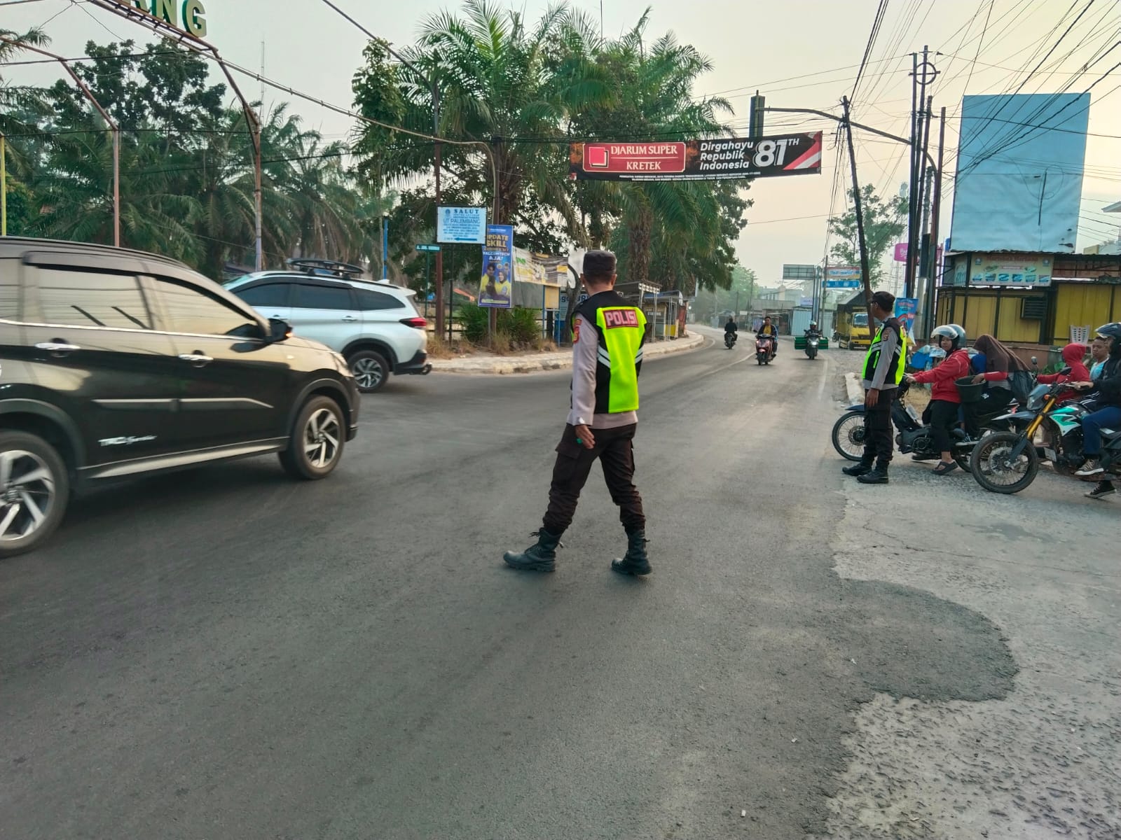 Kehadiran Petugas Di Jalur Utama Berhasil Mengurai Potensi Kemacetan Aktivitas Akhir Pekan