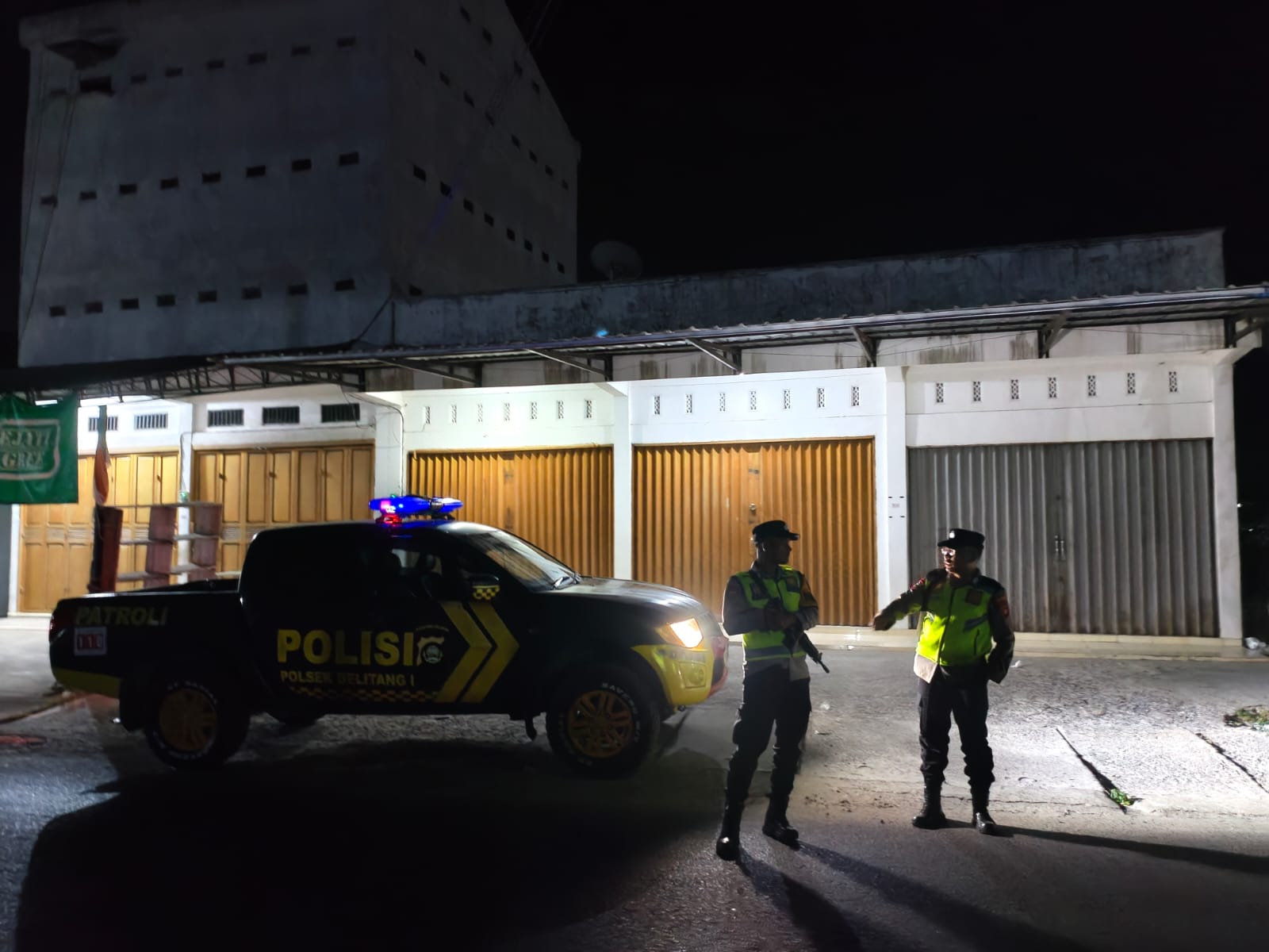 Nokturnal Siaga! Personel Polsek Belitang I Sisir Titik Rawan Demi Kenyamanan Warga