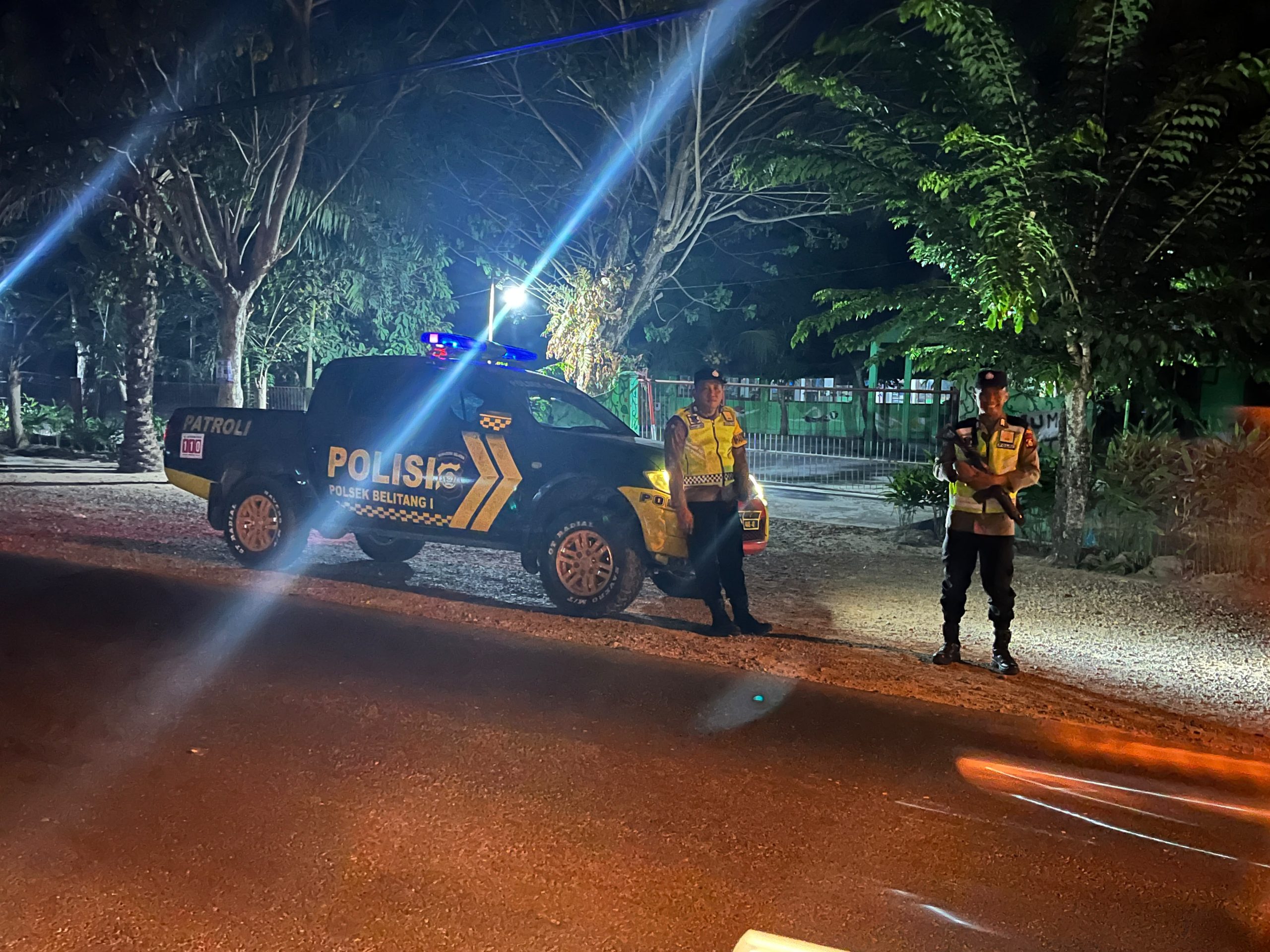 Jaga Kenyamanan Warga Istirahat Malam, Tim KRYD Polsek Belitang I Sisir Jalur Rawan