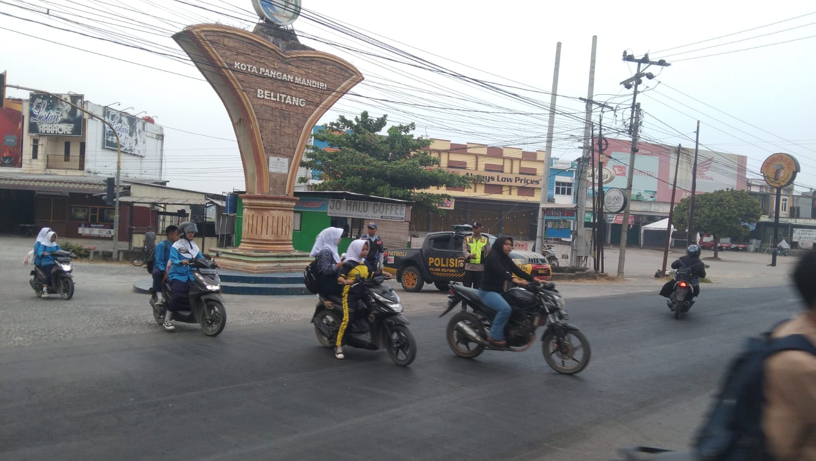 Polsek Belitang I Gelar Strong Point Pagi, Amankan Kelancaran Lalu Lintas di Persimpangan Utama
