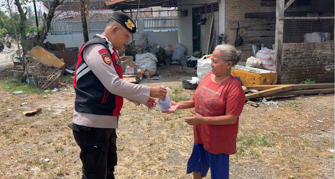 Polsek Belitang I Gelar Aksi Sedekah dan Berbagi, Wujud Kepedulian Sosial dan Humanis untuk Masyarakat