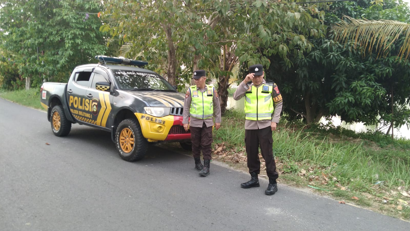 Aksi Sigap Tiga Personel Poek Belitang I Jangkau Tiga Desa Demi Menjaga Ketenangan Akhir Pekan Warga
