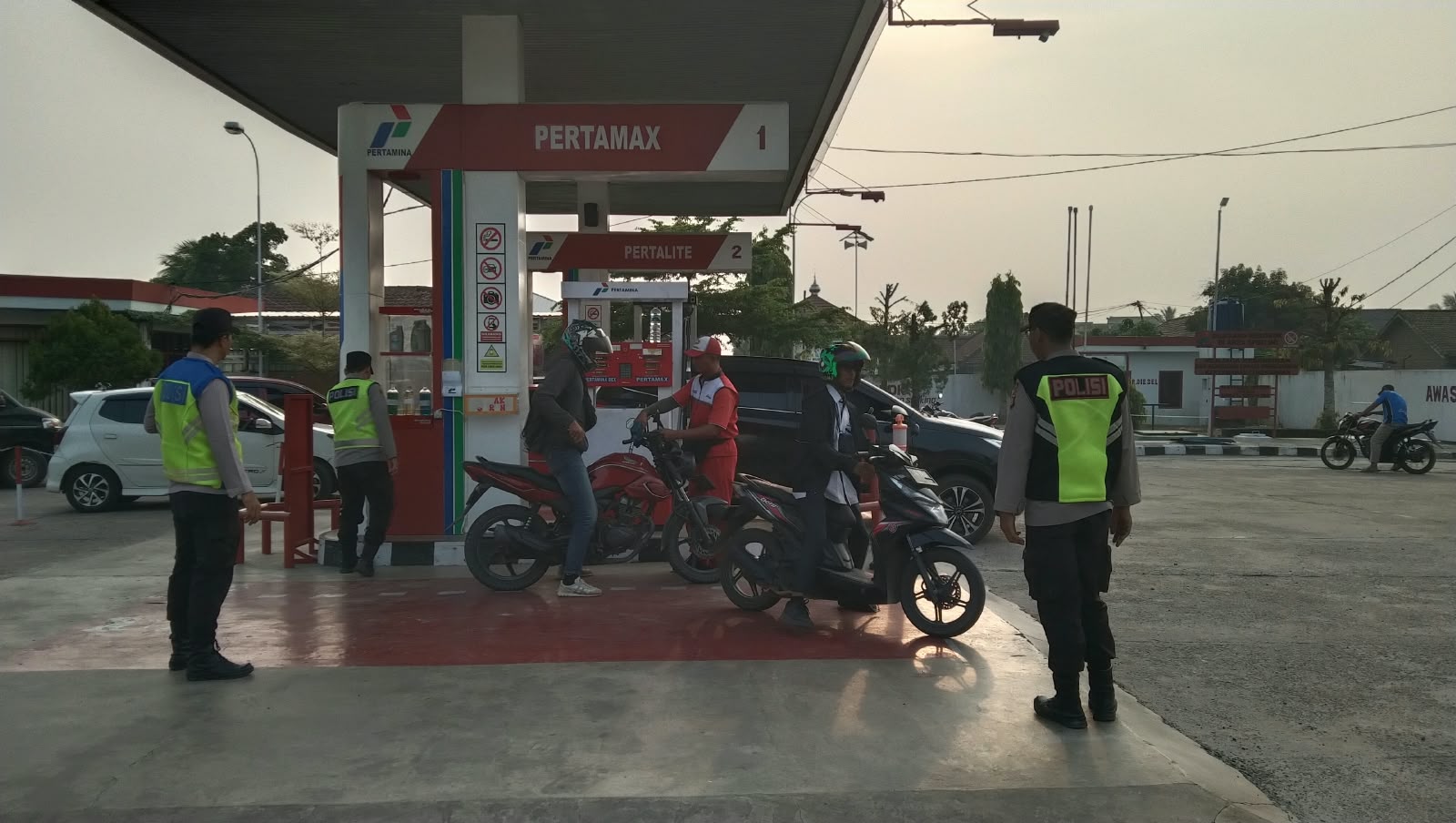 Antisipasi Panic Buying, Polsek Belitang I Gelar Cooling System dan Patroli Cek Stok BBM di SPBU BK 9